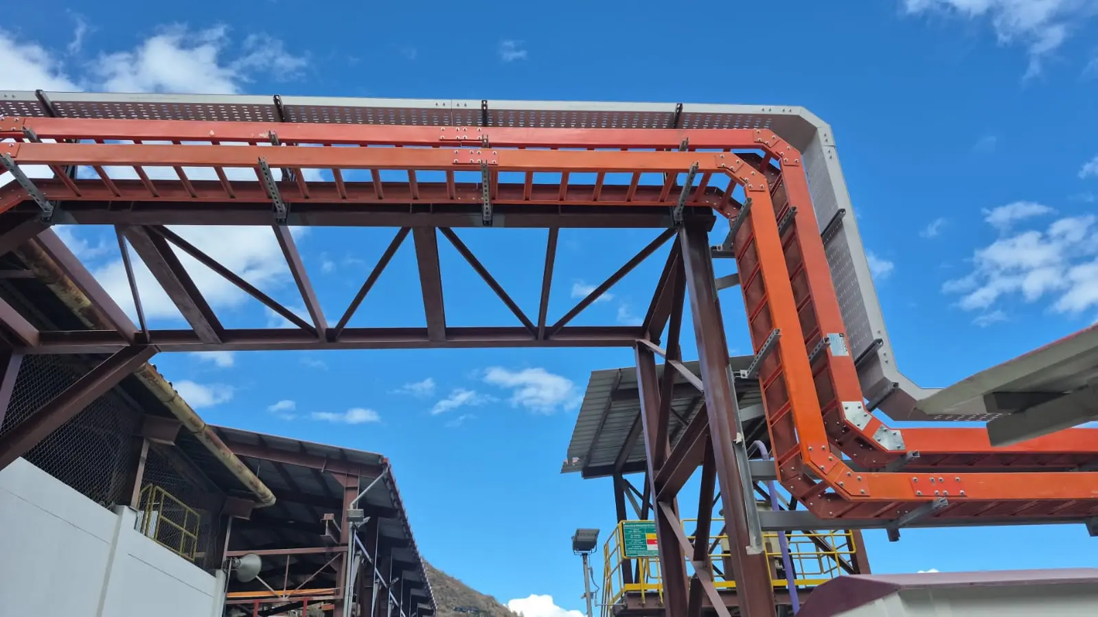 Escalerillas y bandejas portacables en FRP